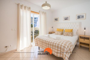 #001 Veríssimo Flat by Home Holidays